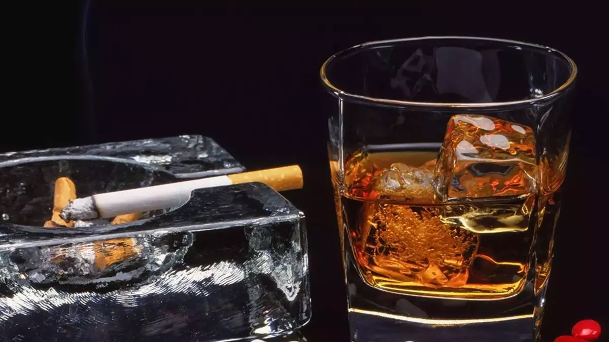 अभिभावकों के लिए चिंताजनक खबर, स्कूली बच्चों में नशे और धूम्रपान की आदतें इस औसत आयु में हो रहीं शुरू अभिभावकों के लिए चिंताजनक खबर, स्कूली बच्चों में नशे और धूम्रपान की आदतें इस औसत आयु में हो रहीं शुरू