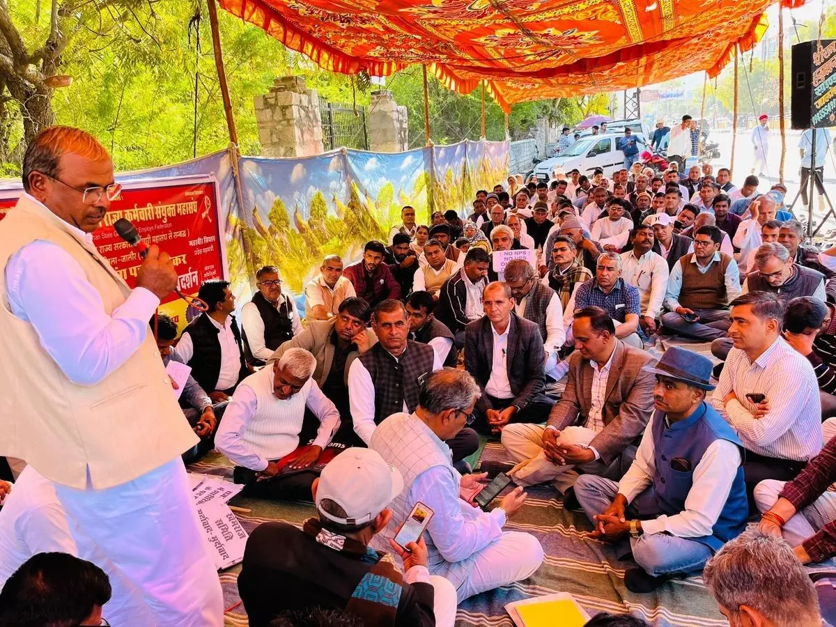 राजस्थान : राज्य कर्मचारी संयुक्त महासंघ का बड़ा ऐलान, 11 सूत्री मांगों के लिए 19 जनवरी को होगी महारैली राजस्थान : राज्य कर्मचारी संयुक्त महासंघ का बड़ा ऐलान, 11 सूत्री मांगों के लिए 19 जनवरी को होगी महारैली