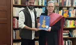 सोनिया गांधी से मिले रेवंत रेड्डी, ‘तेलंगाना राइजिंग 2047 विज़न डॉक्यूमेंट’ सौंपा, जानें किन मुद्दों पर हुई चर्चा सोनिया गांधी से मिले रेवंत रेड्डी, ‘तेलंगाना राइजिंग 2047 विज़न डॉक्यूमेंट’ सौंपा, जानें किन मुद्दों पर हुई चर्चा