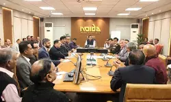 खराब वायु गुणवत्ता पर नोएडा प्राधिकरण सख्त, ग्रेप-4 के पालन को लेकर सीईओ ने ली अहम बैठक खराब वायु गुणवत्ता पर नोएडा प्राधिकरण सख्त, ग्रेप-4 के पालन को लेकर सीईओ ने ली अहम बैठक