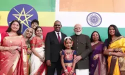 इथियोपिया में गूंजा ‘धरती सुनहरी अंबर नीला’, पीएम मोदी ने भारतीयों से की मुलाकात इथियोपिया में गूंजा ‘धरती सुनहरी अंबर नीला’, पीएम मोदी ने भारतीयों से की मुलाकात