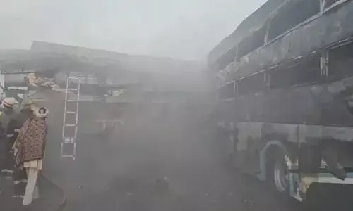 यमुना एक्सप्रेस‑वे पर भीषण हादसा : 11 वाहन टकराए, 4 की मौत यमुना एक्सप्रेस‑वे पर भीषण हादसा : 11 वाहन टकराए, 4 की मौत