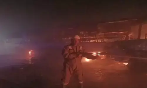 यमुना एक्सप्रेस-वे पर भीषण हादसा,7 बसें, 3 कारें टकराईं, 4 जिंदा जले