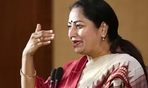 पीएम केयर योजना के बच्चों के बीच पहुंची सीएम रेखा गुप्ता, बोलीं- ये सभी मेरे परिवार