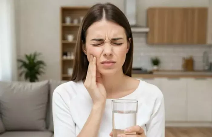 दांतों में झनझनाहट से छुटकारा दिलाते हैं आयुर्वेद के ये उपाय, मसूड़ों को भी बनाते हैं मजबूत दांतों में झनझनाहट से छुटकारा दिलाते हैं आयुर्वेद के ये उपाय, मसूड़ों को भी बनाते हैं मजबूत