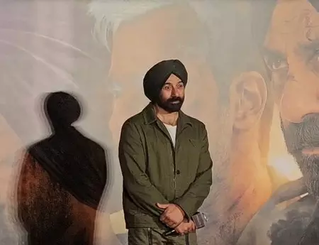 सनी देओल की फिल्म बॉर्डर 2 का टीजर लॉन्च, पिता धर्मेंद्र के निधन के बाद उनकी पहली फिल्म, इवेंट में एक्टर की आंखों में आंसू आए नज़र सनी देओल की फिल्म बॉर्डर 2 का टीजर लॉन्च, पिता धर्मेंद्र के निधन के बाद उनकी पहली फिल्म, इवेंट में एक्टर की आंखों में आंसू आए नज़र