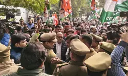 नेशनल हेराल्ड मामले में सरकार के खिलाफ अजय राय का प्रदर्शन, बदले की राजनीति के तहत झूठे केस में फंसाने का लगाया आरोप नेशनल हेराल्ड मामले में सरकार के खिलाफ अजय राय का प्रदर्शन, बदले की राजनीति के तहत झूठे केस में फंसाने का लगाया आरोप