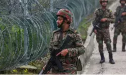 कश्मीर में सर्दियों से पहले भारतीय सेना ने उठाए कई जरूरी कदम, एलओसी पर बढ़ाई गई गश्त कश्मीर में सर्दियों से पहले भारतीय सेना ने उठाए कई जरूरी कदम, एलओसी पर बढ़ाई गई गश्त