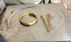 मुंबई एयरपोर्ट पर कस्टम की बड़ी कार्रवाई: 3 दिनों में 2.5 किलो सोना और 8.4 किलो हाइड्रोपोनिक वीड जब्त