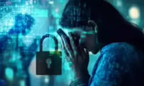 UP News: बैंककर्मी की सूझबूझ से दो करोड़ रुपये की ठगी से बची डिजिटल अरेस्ट पीड़ित वृद्धा UP News: बैंककर्मी की सूझबूझ से दो करोड़ रुपये की ठगी से बची डिजिटल अरेस्ट पीड़ित वृद्धा