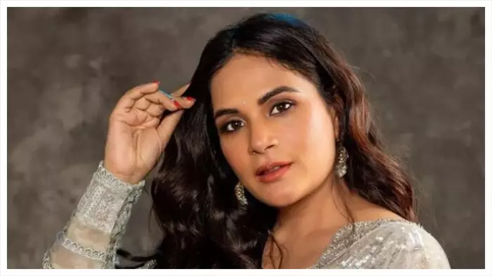 बर्थडे स्पेशल : कॉमिक या सीरियस, हर किरदार में ऋचा चड्ढा दमदार, क्रिटिक्स भी करते हैं तारीफ बर्थडे स्पेशल : कॉमिक या सीरियस, हर किरदार में ऋचा चड्ढा दमदार, क्रिटिक्स भी करते हैं तारीफ