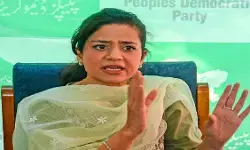 हिजाब विवाद में गिरिराज ने नीतीश को किया सपोर्ट तो भड़कीं महबूबा की बेटी