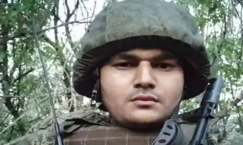 स्टडी वीजा पर रूस गए भारतीय छात्र की यूक्रेन युद्ध में मौत, ताबूत में लौटा शव; MEA से मांगी थी सुरक्षा स्टडी वीजा पर रूस गए भारतीय छात्र की यूक्रेन युद्ध में मौत, ताबूत में लौटा शव; MEA से मांगी थी सुरक्षा