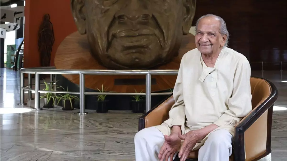 स्टैच्यू ऑफ यूनिटी के शिल्पकार राम सुतार का निधन, 100 वर्ष की उम्र में ली अंतिम सांस स्टैच्यू ऑफ यूनिटी के शिल्पकार राम सुतार का निधन, 100 वर्ष की उम्र में ली अंतिम सांस