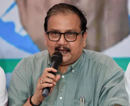 मनरेगा का नाम बदलने को लेकर मनोज झा ने राज्यसभा सांसदों को लिखी चिठ्ठी, बोले- ये विधेयक गरीबों के हितों पर कुठाराघात मनरेगा का नाम बदलने को लेकर मनोज झा ने राज्यसभा सांसदों को लिखी चिठ्ठी, बोले- ये विधेयक गरीबों के हितों पर कुठाराघात