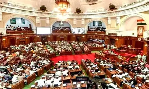 यूपी विधानमंडल का शीतकालीन सत्र शुरू, विपक्ष ने घेराबंदी की बनाई रणनीति यूपी विधानमंडल का शीतकालीन सत्र शुरू, विपक्ष ने घेराबंदी की बनाई रणनीति