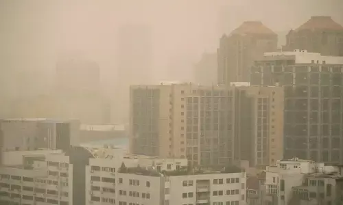 Air Pollution in China बीजिंग में लौट आई धुंध, एक्यूआइ अत्यंत खराब स्तर पर पहुंचा