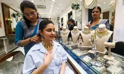 सोने के घटे दाम, चांदी में हुआ इजाफा , जानिए आज की कीमतें