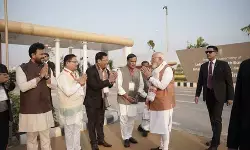 पीएम मोदी असम पहुंचे,  गुवाहाटी हवाई अड्डे पर गोपीनाथ बोरदोलोई की 80 फुट ऊंची भव्य मूर्ति का किया अनावरण