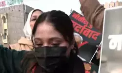 दिल्ली के तुर्कमान गेट पर नीतीश कुमार के खिलाफ महिलाओं का जोरदार विरोध