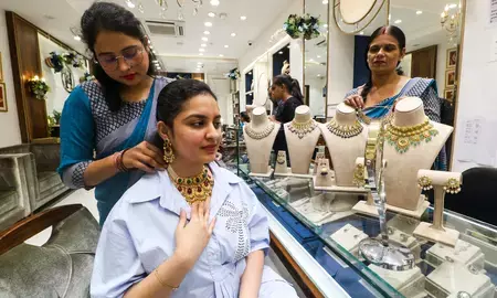 सोने के घटे दाम, चांदी में हुआ इजाफा , जानिए आज की कीमतें