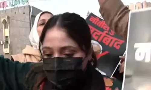 दिल्ली के तुर्कमान गेट पर नीतीश कुमार के खिलाफ महिलाओं का जोरदार विरोध दिल्ली के तुर्कमान गेट पर नीतीश कुमार के खिलाफ महिलाओं का जोरदार विरोध