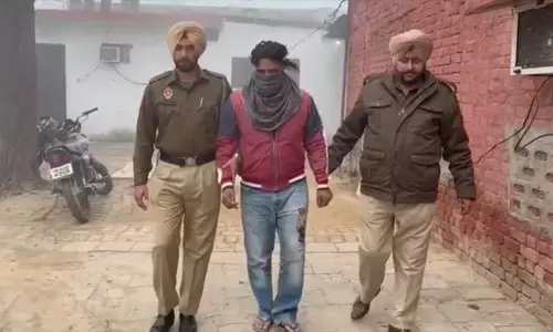 मोगा पुलिस की बड़ी कार्रवाई, 52 हजार की नकली भारतीय मुद्रा और गाड़ी समेत आरोपी गिरफ्तार मोगा पुलिस की बड़ी कार्रवाई, 52 हजार की नकली भारतीय मुद्रा और गाड़ी समेत आरोपी गिरफ्तार