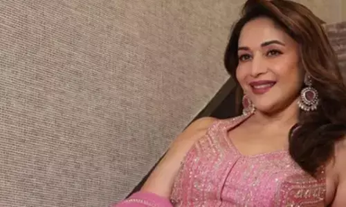 धक-धक गर्ल की मुस्कान का जादू, गुलाबी लहंगे में माधुरी दीक्षित ने ढाया कहर