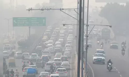 मौसम: पहाड़ों पर बर्फबारी से मैदानों में बढ़ी ठंड, धुंध से सैकड़ों उड़ानें प्रभावित; सड़क-रेल यातायात प्रभावित