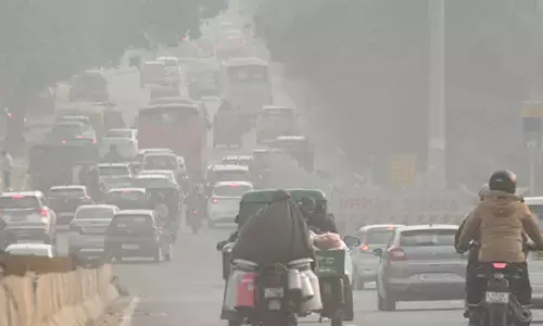 दिल्ली-एनसीआर में कोहरा और प्रदूषण के साथ सर्दी का सितम, एक्यूआई 400 के पार