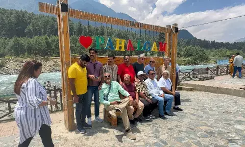 कश्मीर ने वर्ष 2025 में हादसों, हमलों, आतंकी प्रयासों के बावजूद 10 लाख से अधिक टूरिस्टों का किया स्वागत