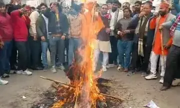 उत्तराखंड : विहिप-बजरंग दल का प्रदर्शन, बांग्लादेश के खिलाफ की नारेबाजी, फूंका पुतला उत्तराखंड : विहिप-बजरंग दल का प्रदर्शन, बांग्लादेश के खिलाफ की नारेबाजी, फूंका पुतला