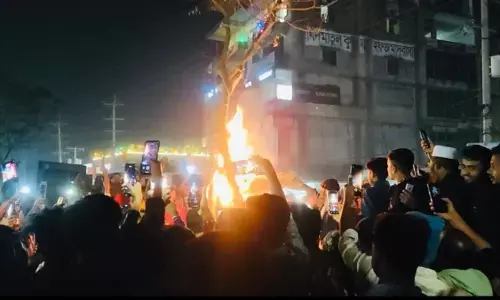 बांग्लादेश में फिर एक हिन्दू युवक की हत्या, भीड़ ने पीट-पीटकर ले ली जान बांग्लादेश में फिर एक हिन्दू युवक की हत्या, भीड़ ने पीट-पीटकर ले ली जान