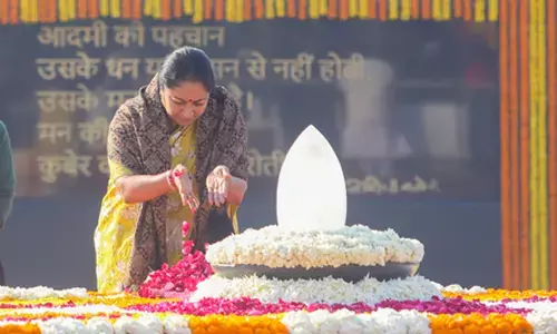 अटल जी के विचार हमारे लिए आदर्श है : रेखा गुप्ता