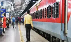 आज से ट्रेन का सफर महंगा, रेलवे ने बढ़ाया किराया; जानें आपकी जेब पर कितना पड़ेगा असर आज से ट्रेन का सफर महंगा, रेलवे ने बढ़ाया किराया; जानें आपकी जेब पर कितना पड़ेगा असर