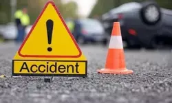 देहरा: लियारा में धूं-धूं कर जली टैक्सी, श्रद्धालुओं ने कूदकर बचाई जान