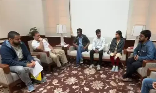 आईएसआई छात्रों ने राहुल गांधी से साझा की चिंताएँ आईएसआई छात्रों ने राहुल गांधी से साझा की चिंताएँ