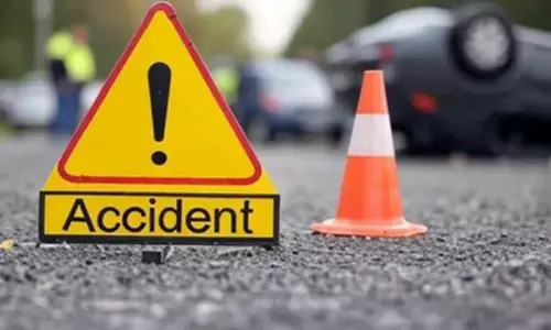 देहरा: लियारा में धूं-धूं कर जली टैक्सी, श्रद्धालुओं ने कूदकर बचाई जान