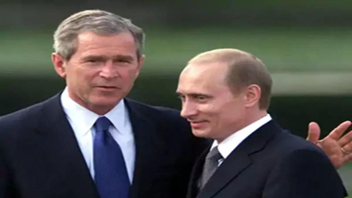 पाकिस्तान के एटमी हथियार दुनिया के लिए खतरा, पुतिन ने 24 साल पहले जॉर्ज बुश को किया था आगाह पाकिस्तान के एटमी हथियार दुनिया के लिए खतरा, पुतिन ने 24 साल पहले जॉर्ज बुश को किया था आगाह