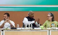 डॉ. मनमोहन सिंह की पहली पुण्यतिथि पर श्रद्धांजलि अर्पित करने के बाद शुरु हुई सीडब्ल्यूसी की बैठक