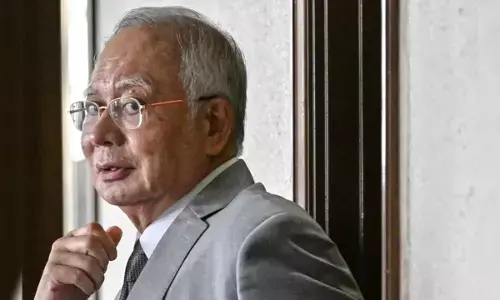 मलेशिया के पूर्व प्रधानमंत्री नजीब रजाक को 15 साल जेल की सज़ा, सत्ता के दुरुपयोग का आरोप