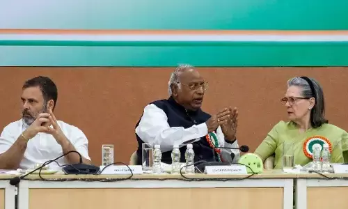 डॉ. मनमोहन सिंह की पहली पुण्यतिथि पर श्रद्धांजलि अर्पित करने के बाद शुरु हुई सीडब्ल्यूसी की बैठक