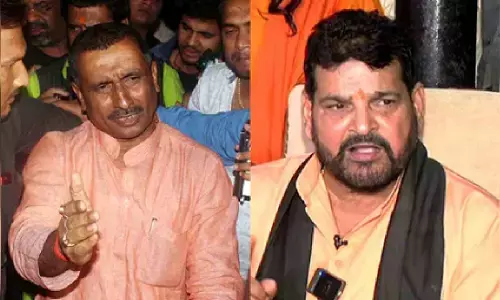 कुलदीप सेंगर के समर्थन में आए बृजभूषण शरण सिंह, बोले- उनके खिलाफ साजिश हुई है