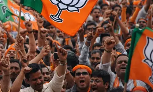 बेगूसराय में एनडीए की जीत का जश्न, नेताओं संग कार्यकर्ताओं ने किया नृत्य-गान