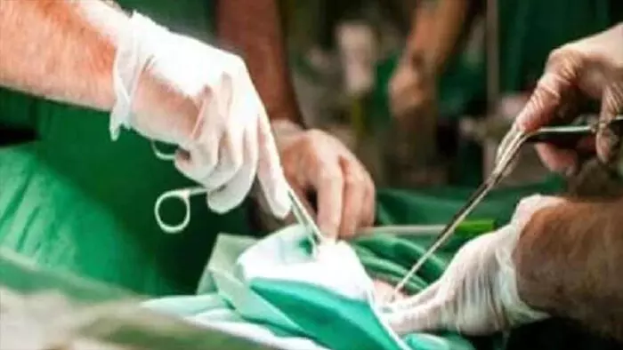 मेडिकल लापरवाही : डिलीवरी के दौरान महिला के पेट में छोड़ा कपड़ा, डेढ़ साल बाद दूसरे ऑपरेशन में खुलासा मेडिकल लापरवाही : डिलीवरी के दौरान महिला के पेट में छोड़ा कपड़ा, डेढ़ साल बाद दूसरे ऑपरेशन में खुलासा