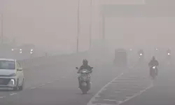 कोहरे और ठंड से आज कांप रही दिल्ली, बर्फीली हवाओं से और बिगड़ा मौसम, जानें कब मिलेगी राहत