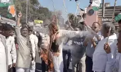 प्रयागराज : कांग्रेस ने बांग्लादेश के खिलाफ किया विरोध प्रदर्शन, केंद्र सरकार से कड़ी कार्रवाई की मांग की