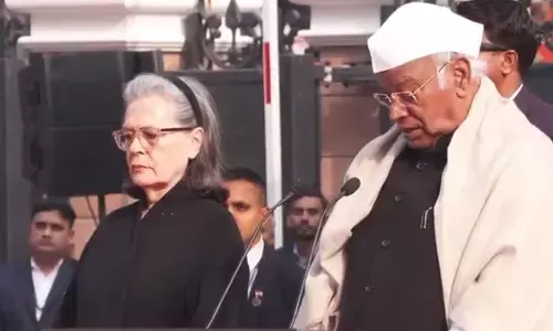 कांग्रेस के स्थापना दिवस पर मोदी सरकार पर बरसे खरगे, कहा-जल-जंगल-जमीन खतरे में