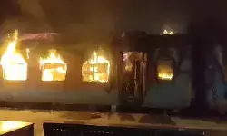 आंध्र प्रदेश में टाटा-एर्नाकुलम एक्सप्रेस में भीषण आग, दो डिब्बे राख