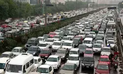 दिल्ली में पेट्रोल, सीएनजी वाहन भी हो सकते हैं महंगे, ग्रीन सेस लगाने पर सरकार कर रही विचार